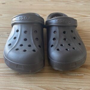 🔥UNISEX LINED CROCS🔥size M4, W6